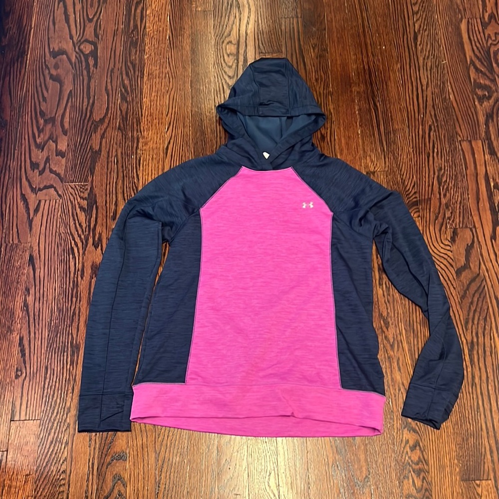 Women’s light weight Under Armour sweatshirt size large